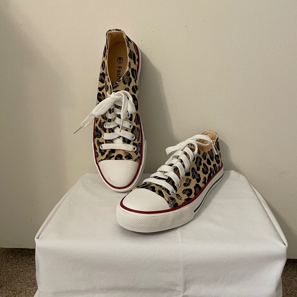 Fashion- Women's US Size 7-Leopard Sneakers -New without tags - Picture 1 of 7